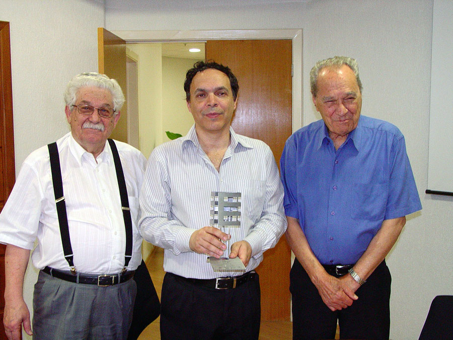 Placa em homenagem a Quimlab