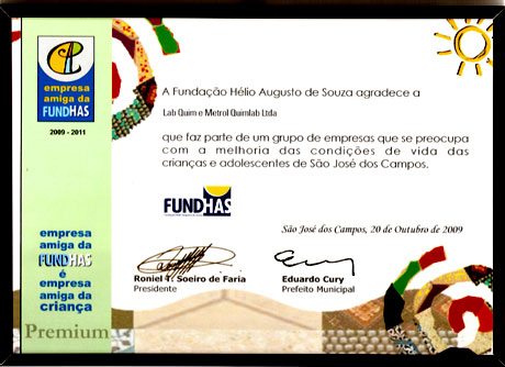Placa em homenagem a Quimlab